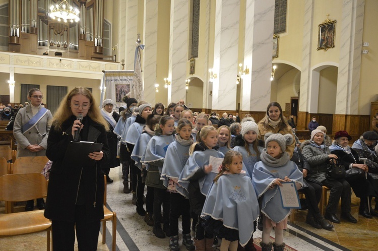 Tarnów. Nowi ministranci i deesemki w parafii pw. NSPJ