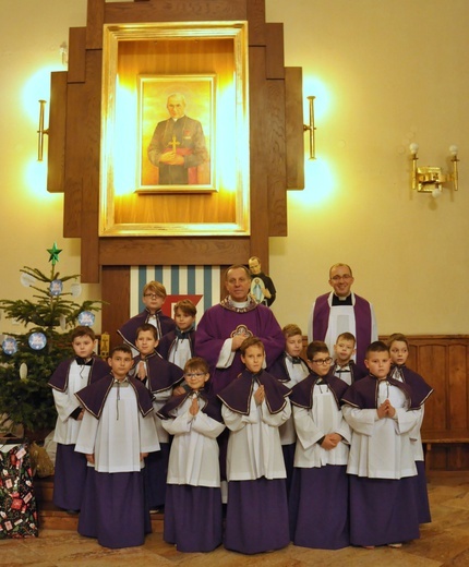 Tarnów. Nowi ministranci i deesemki w parafii pw. NSPJ