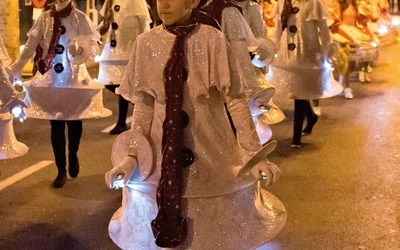 23 grudnia 2017 r. Bożonarodzeniowa parada w San Pedro  del Pinatar  w hiszpańskim  regionie Murcja.