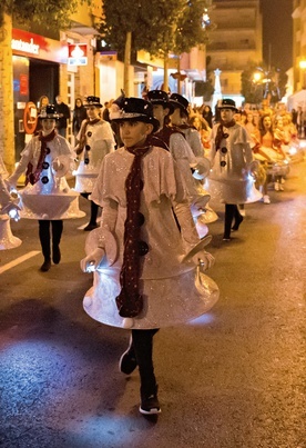 23 grudnia 2017 r. Bożonarodzeniowa parada w San Pedro  del Pinatar  w hiszpańskim  regionie Murcja.