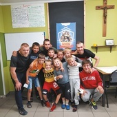 Polscy marianie opiekują się dziećmi z Karagandy już kilkanaście lat.