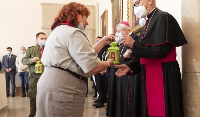 Abp Skworc: Bądźmy posłańcami pokoju