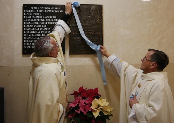 Pustków - Osiedle. Odsłonięcie tablicy upamiętniającej ks. Bronisława Marczyka