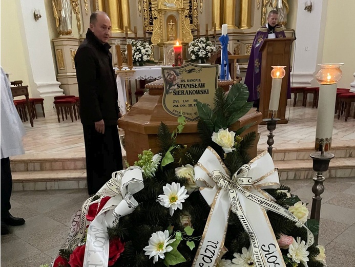 Pogrzeb i Msza św. żałobna za duszę ks. Stanisława Sierakowskiego