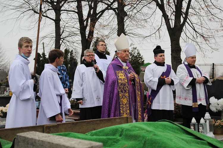 Uroczystości pogrzebowe śp. ks. kan. Stanisława Maślanki w Bielsku-Białej Lipniku