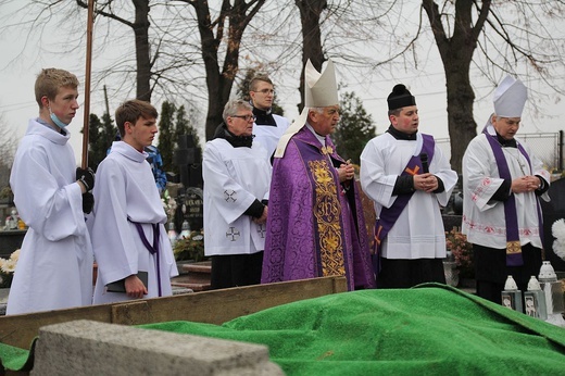 Uroczystości pogrzebowe śp. ks. kan. Stanisława Maślanki w Bielsku-Białej Lipniku