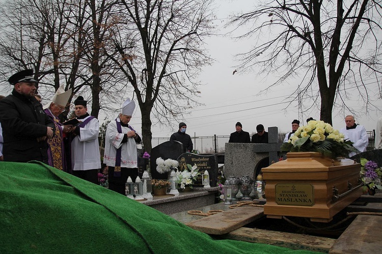 Uroczystości pogrzebowe śp. ks. kan. Stanisława Maślanki w Bielsku-Białej Lipniku