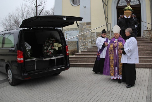 Uroczystości pogrzebowe śp. ks. kan. Stanisława Maślanki w Bielsku-Białej Lipniku