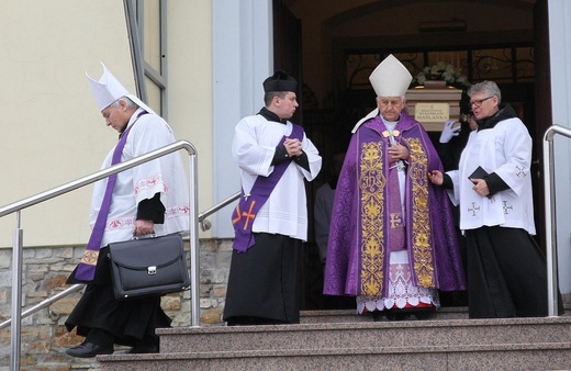 Uroczystości pogrzebowe śp. ks. kan. Stanisława Maślanki w Bielsku-Białej Lipniku