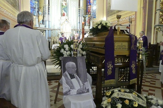 Uroczystości pogrzebowe śp. ks. kan. Stanisława Maślanki w Bielsku-Białej Lipniku