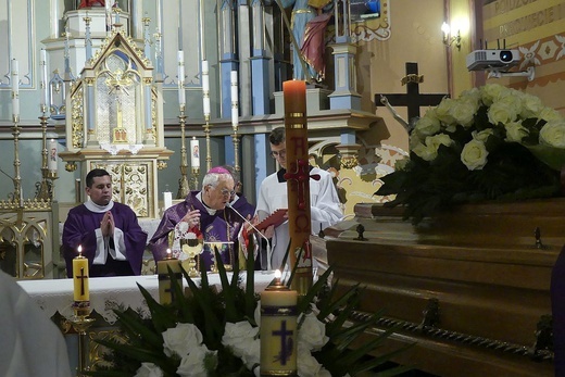 Uroczystości pogrzebowe śp. ks. kan. Stanisława Maślanki w Bielsku-Białej Lipniku