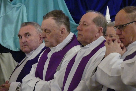 Uroczystości pogrzebowe śp. ks. kan. Stanisława Maślanki w Bielsku-Białej Lipniku