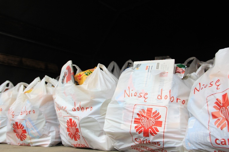 Bezdomni otrzymali paczki