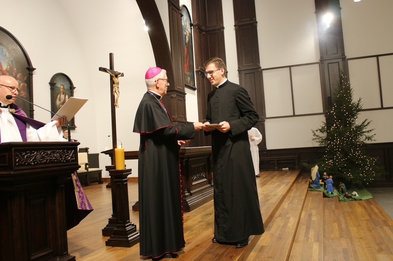 Dekrety dla diakonów i akolitów