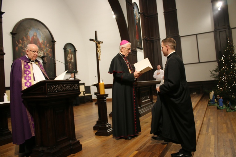 Dekrety dla diakonów i akolitów