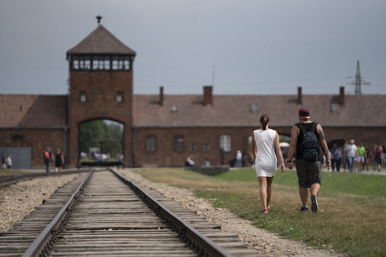 Ukazał się anglojęzyczny podręcznik akademicki o historii Auschwitz