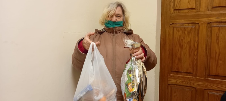 Katowice. Świąteczne paczki dla osób bezdomnych i samotnych w parafii św. Piotra i Pawła