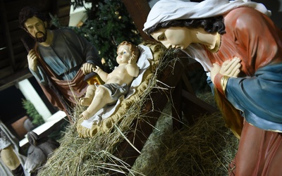 Maryja rozważająca i adorująca tajemnicę narodzenia Jej Syna.