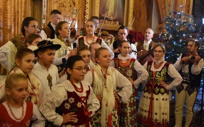 Stare Bystre. Pasterka bożonarodzeniowa Związku Podhalan