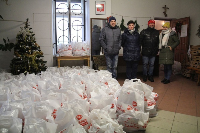 Świąteczne paczki Caritas dla wszystkich potrzebujących