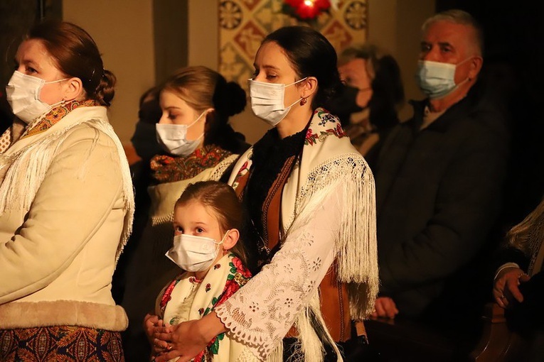 Pasterka w  Sanktuarium Matki Bożej Królowej Podhala w Ludźmierzu 2021.