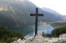 Nie szukać poklasku świata, a być wiernym krzyżowi