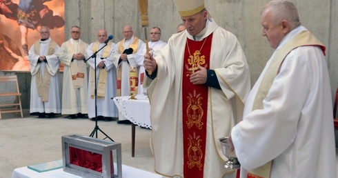 2021.11.25 - Wmurowanie kamienia węgielnego w hospicjum stacjonarnym Królowej Apostołów.