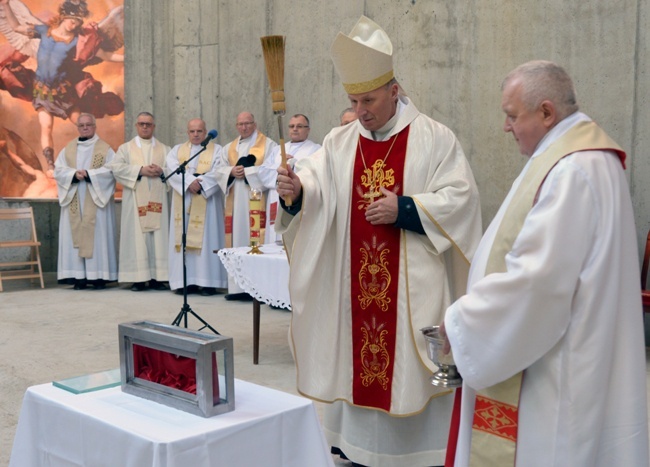 2021.11.25 - Wmurowanie kamienia węgielnego w hospicjum stacjonarnym Królowej Apostołów.