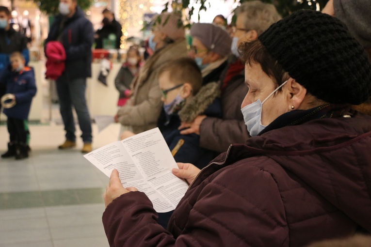 Katowice. Spotkanie kolędowe w centrum handlowym