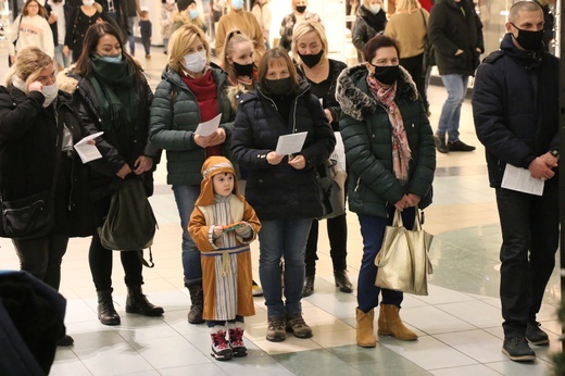 Katowice. Spotkanie kolędowe w centrum handlowym