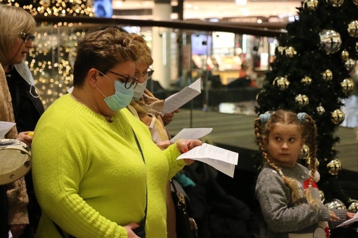 Katowice. Spotkanie kolędowe w centrum handlowym