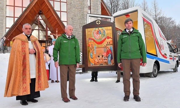 Wpatrując się w ikonę Najświętszej Rodziny