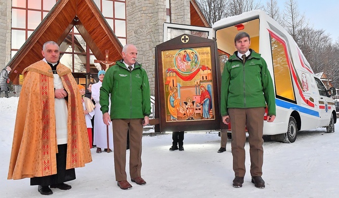 Wpatrując się w ikonę Najświętszej Rodziny