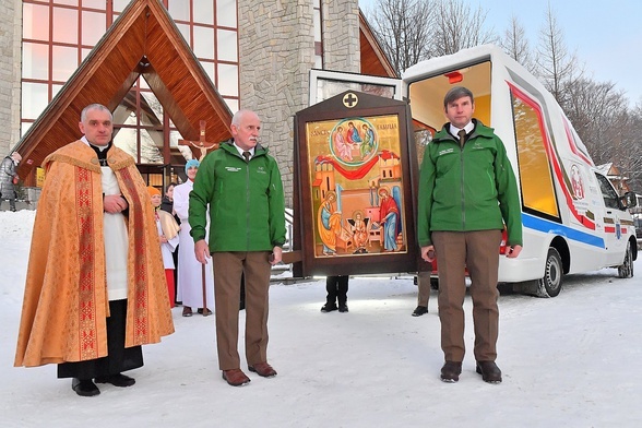 Wpatrując się w ikonę Najświętszej Rodziny