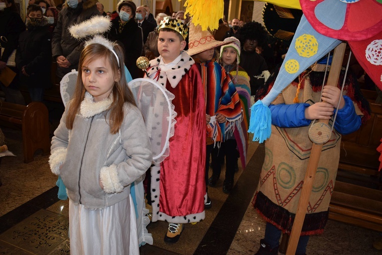 Kolędowanie i szopka w Uszwi