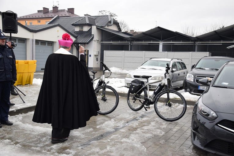 Poświęcenie nowych pojazdów policji