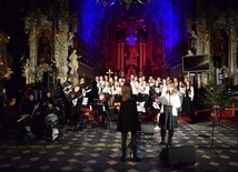 Hasłem koncertu były słowa zaczerpnięte z liturgii godzin - "Tobie chwała, Narodzony".