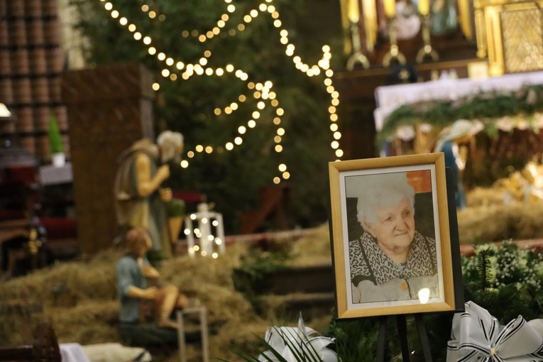 Nowa Ruda. Pogrzeb mamy ks. Mariana Kopki