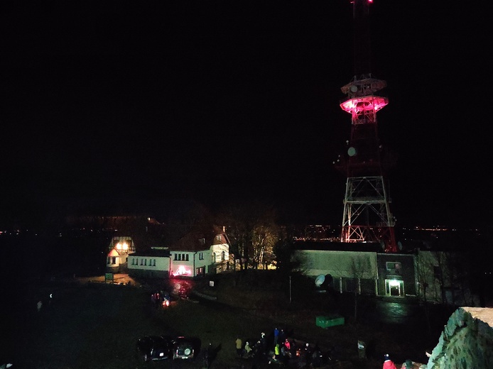 Nowy Rok witany modlitwą na szczycie Ślęży