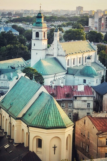 ▲	Przewodnik umożliwia m.in. spojrzenie  na obiekty z lotu ptaka.