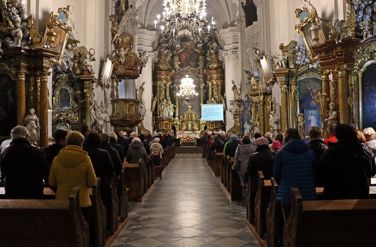 Jadwiżański Wieczór Uwielbienia i "Kościół na brzytwie"