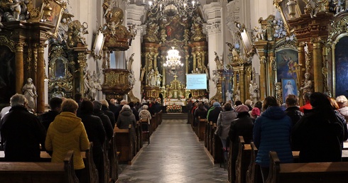 Jadwiżański Wieczór Uwielbienia i "Kościół na brzytwie"