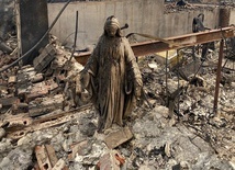 Figura Maryi ocalała z katastrofalnego pożaru
