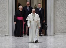 Watykan: Osoba świecka i zakonnica zastąpili prałatów podczas audiencji