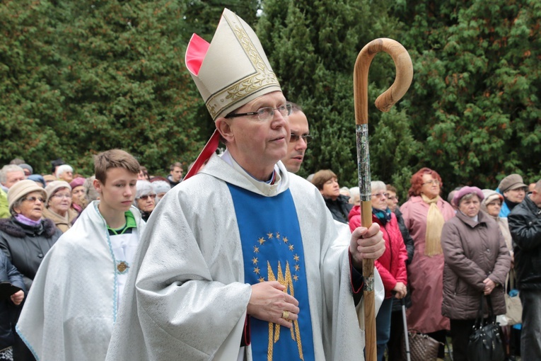 Biskup Piotr Libera w obiektywie "Gościa Płockiego"