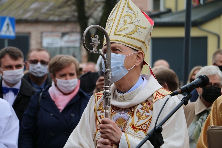 Biskup Piotr Libera w obiektywie "Gościa Płockiego"