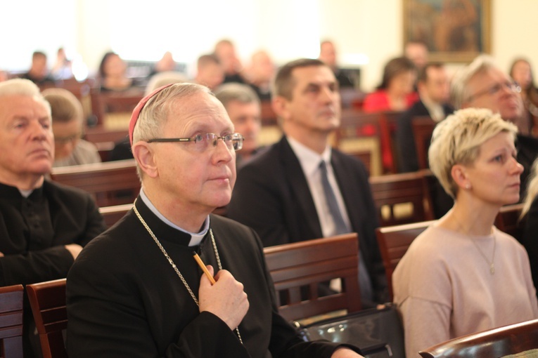 Biskup Piotr Libera w obiektywie "Gościa Płockiego"