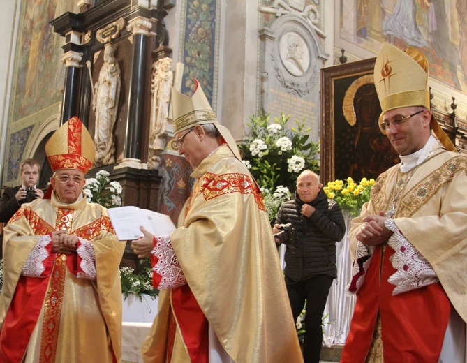 Biskup Piotr Libera w obiektywie "Gościa Płockiego"