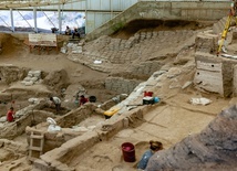 Oman: Polscy archeolodzy odkryli grę planszową sprzed ponad 4 tys. lat