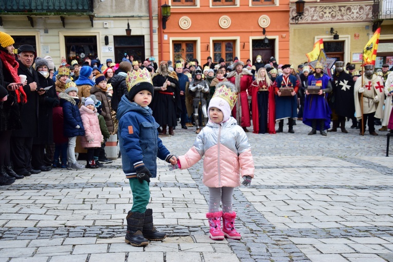 Orszak cieszył się dużym zainteresowaniem zarówno ze strony starszych, jak i dzieci.